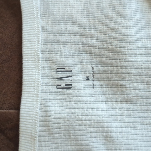 GAP Essential Rib Ruched T-Shirt - Picture 3 of 4